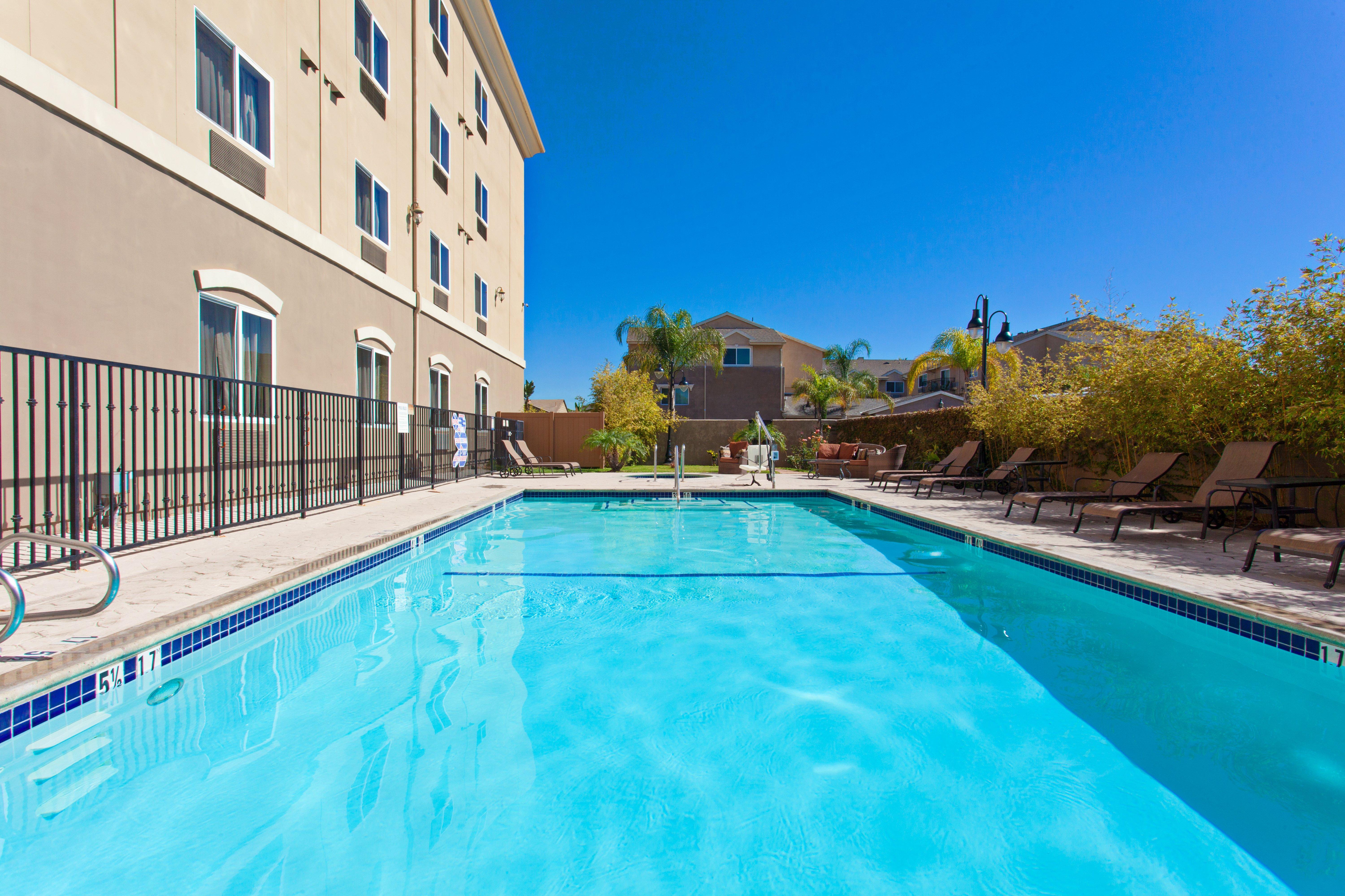Holiday Inn Express Hotel & Suites Los Angeles Airport Hawthorne By Ihg Exterior photo