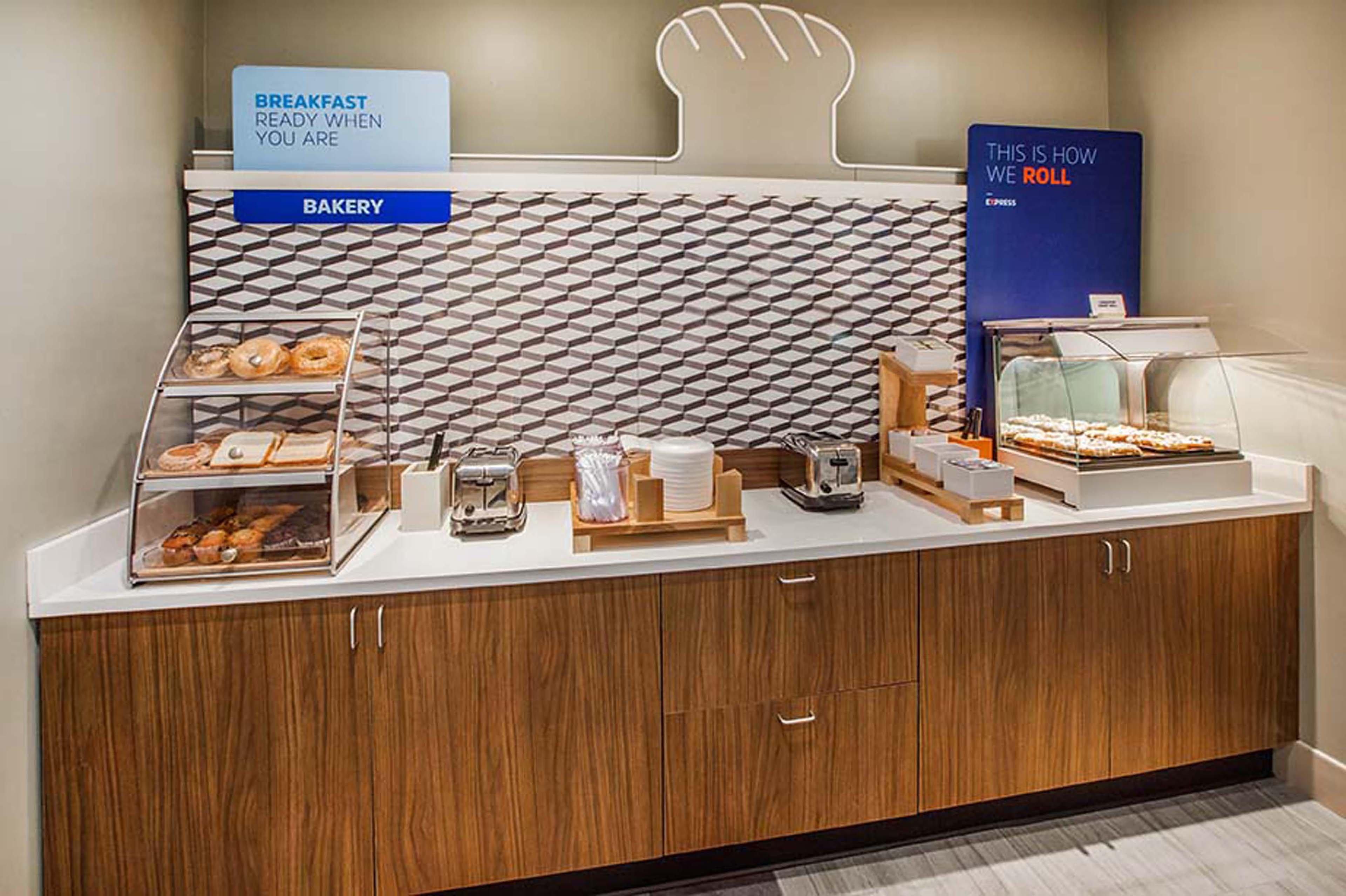 Holiday Inn Express Hotel & Suites Los Angeles Airport Hawthorne By Ihg Exterior photo