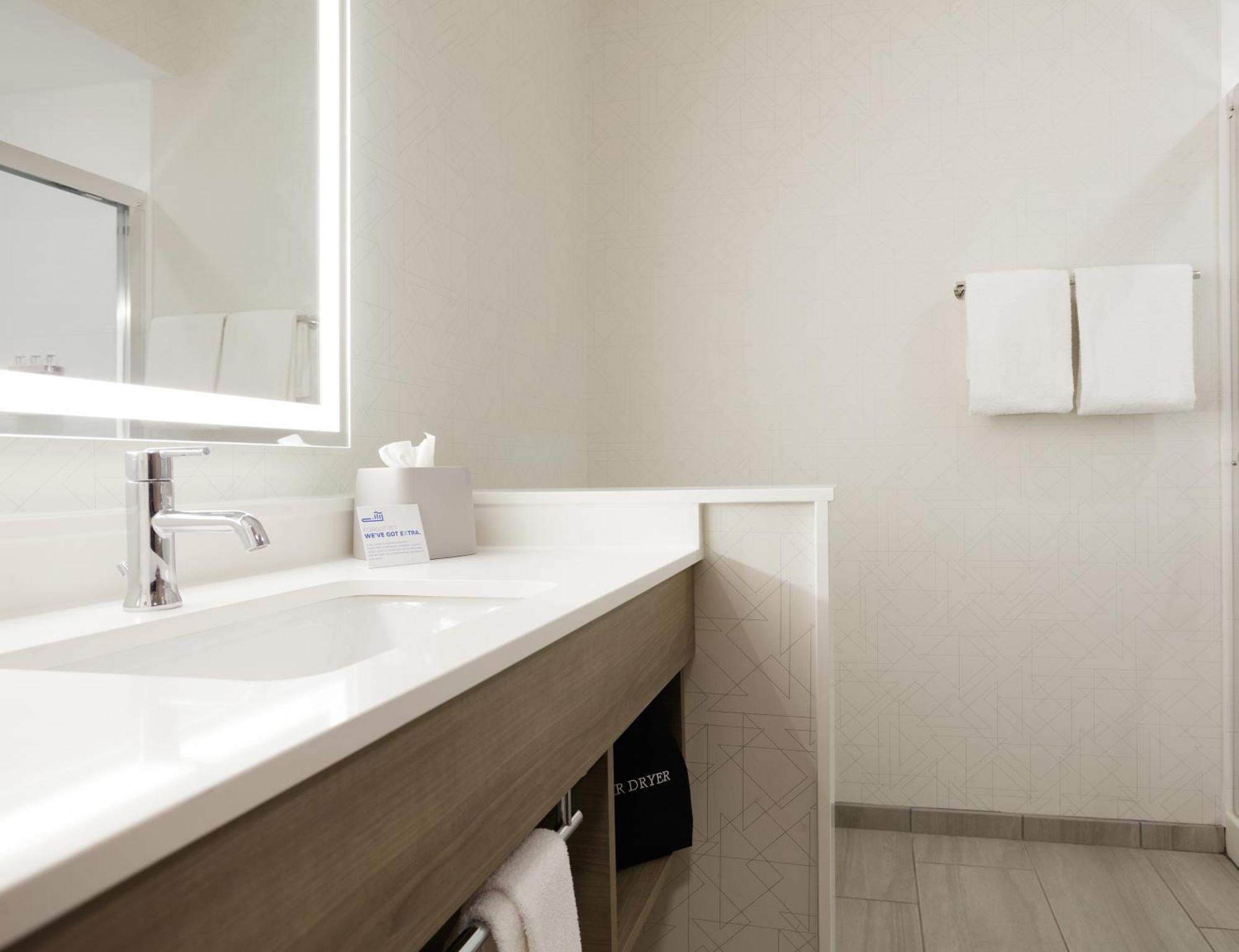Holiday Inn Express Hotel & Suites Los Angeles Airport Hawthorne By Ihg Exterior photo